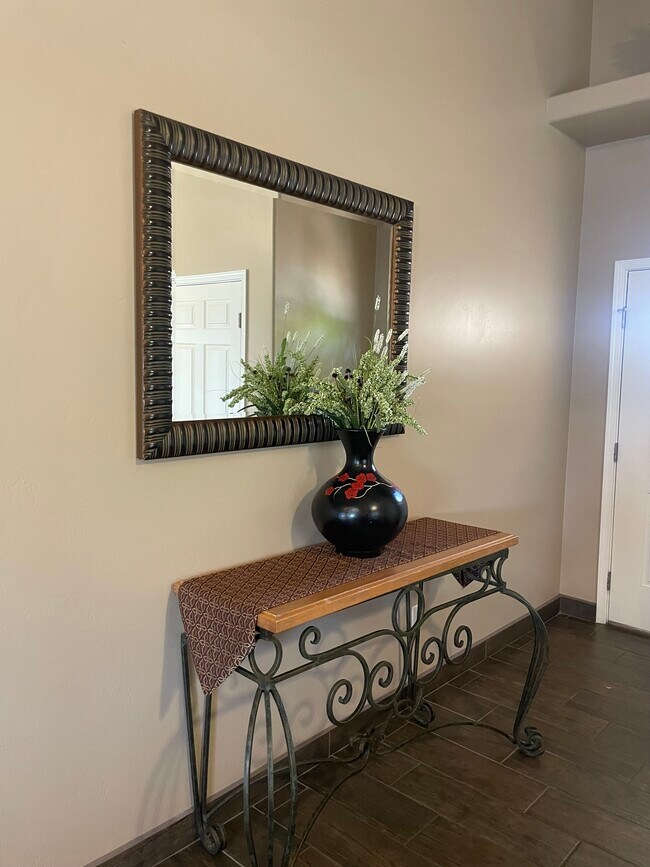 Entry - 1935 Mercury Ln