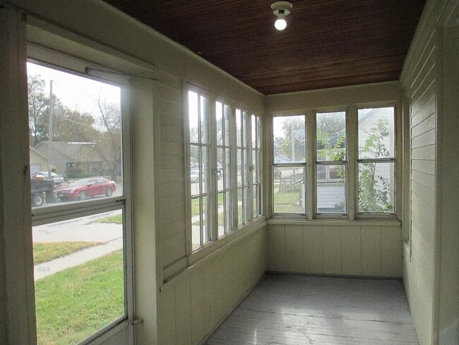 Building Photo - 1402 S 7th St