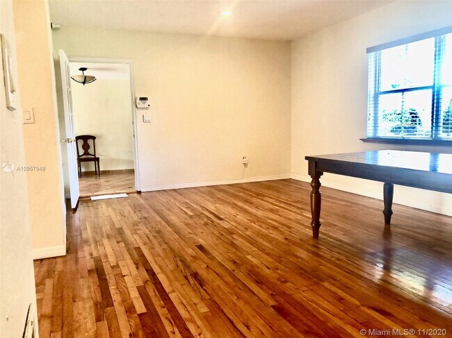 Building Photo - 5760 SW 51st St