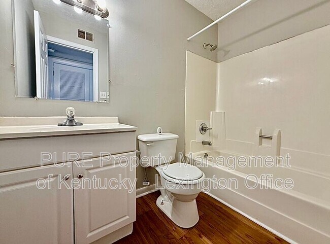 Building Photo - 3772 Camelot Dr