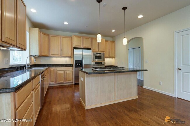 Building Photo - Stunning home conviently located by Eagle ...