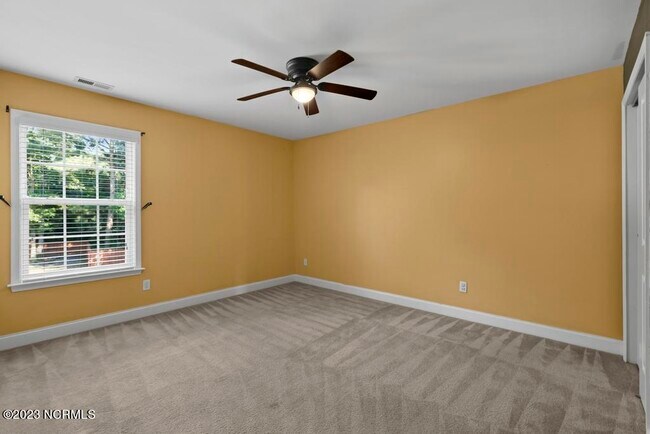 Building Photo - 303 Vilas Way S