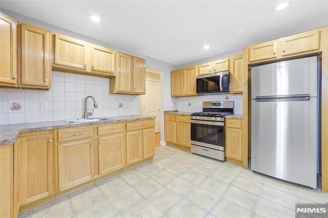 Building Photo - 56 Woodward Ave