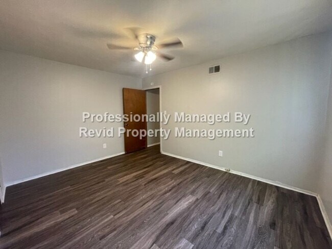 Building Photo - 906 Brower St