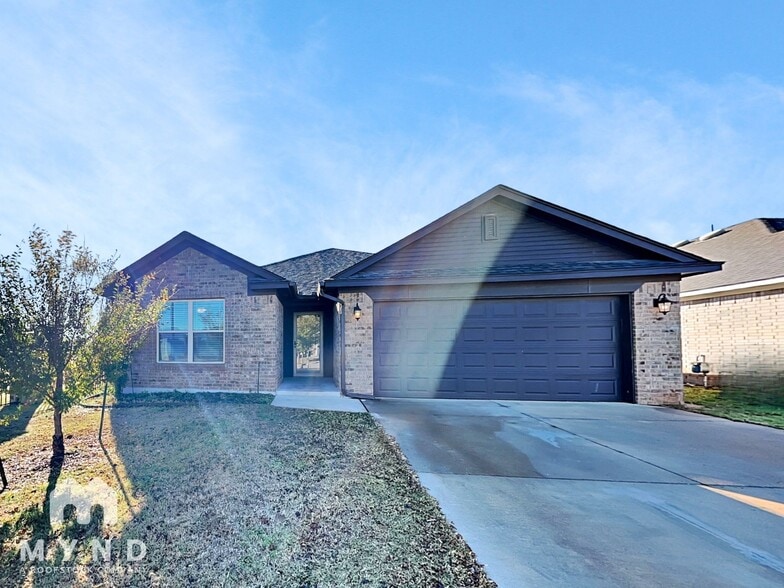 Primary Photo - 10600 NW 20th St