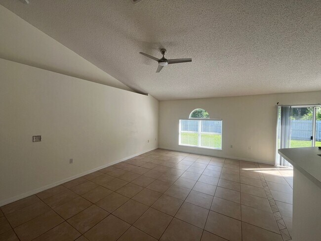 Building Photo - Beautiful Home with Spacious backyard