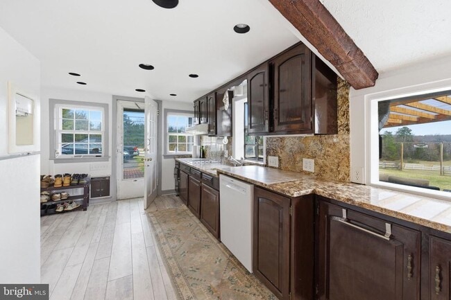 Building Photo - 11641 Glen Rd