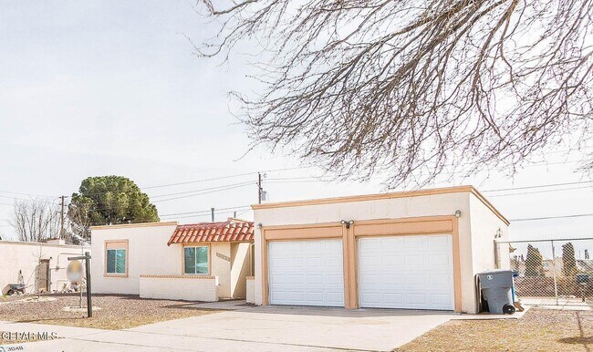 Building Photo - 3048 Yarwood Dr