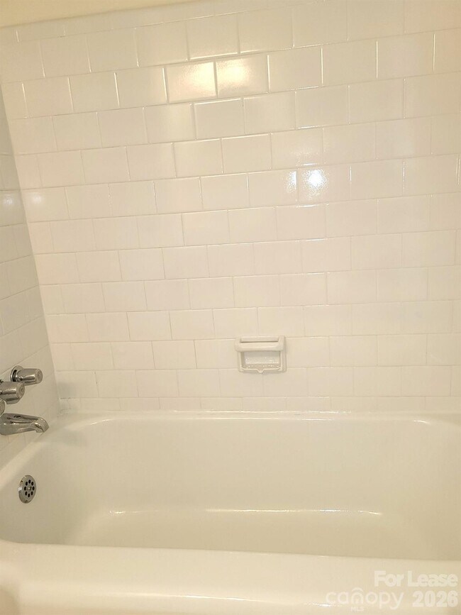 Building Photo - 2114 Brandon Cir