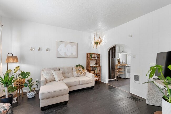 Building Photo - 832 SE 29th Ave