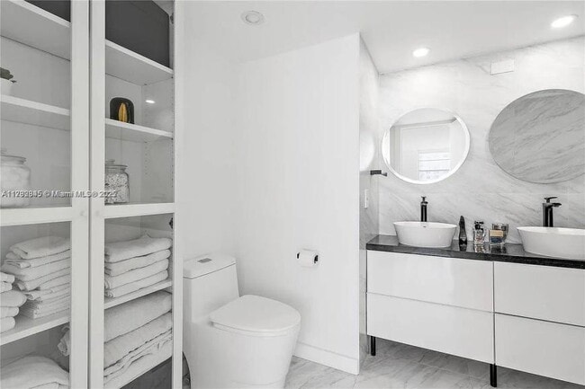 Building Photo - 2 bedroom in Aventura FL 33160