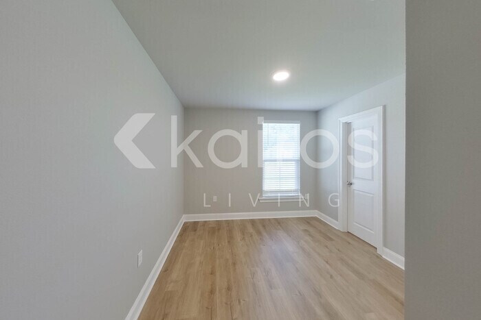 Building Photo - 13778 Pinyon Dr
