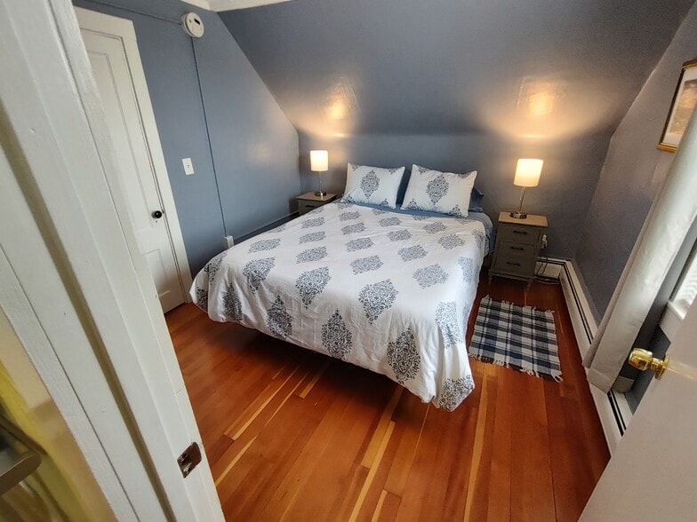 Building Photo - 8 Russell St