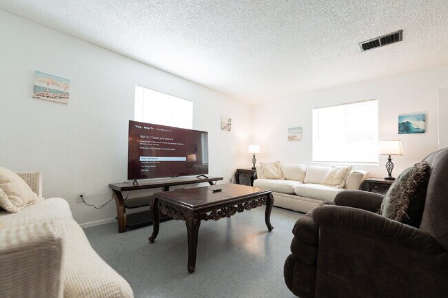Building Photo - Stylish & Fully Furnished 2-Bedroom in the Heart of Farmington – Flexible Lease Terms!