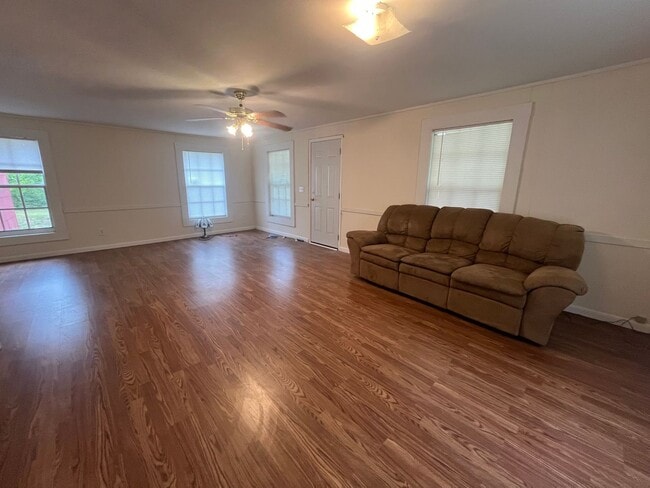 Building Photo - Charming 2-Bedroom Home for Rent in Lee, FL