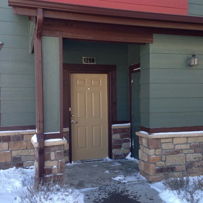 Building Photo - Beautiful 2BR/2BA Condo in Parkfield Lake!...