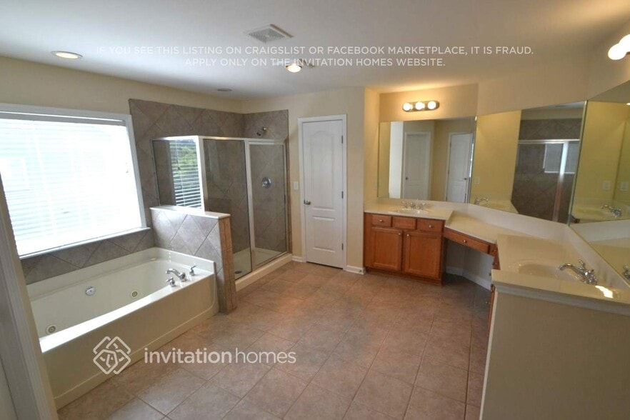 Building Photo - 404 N Hampton Trail