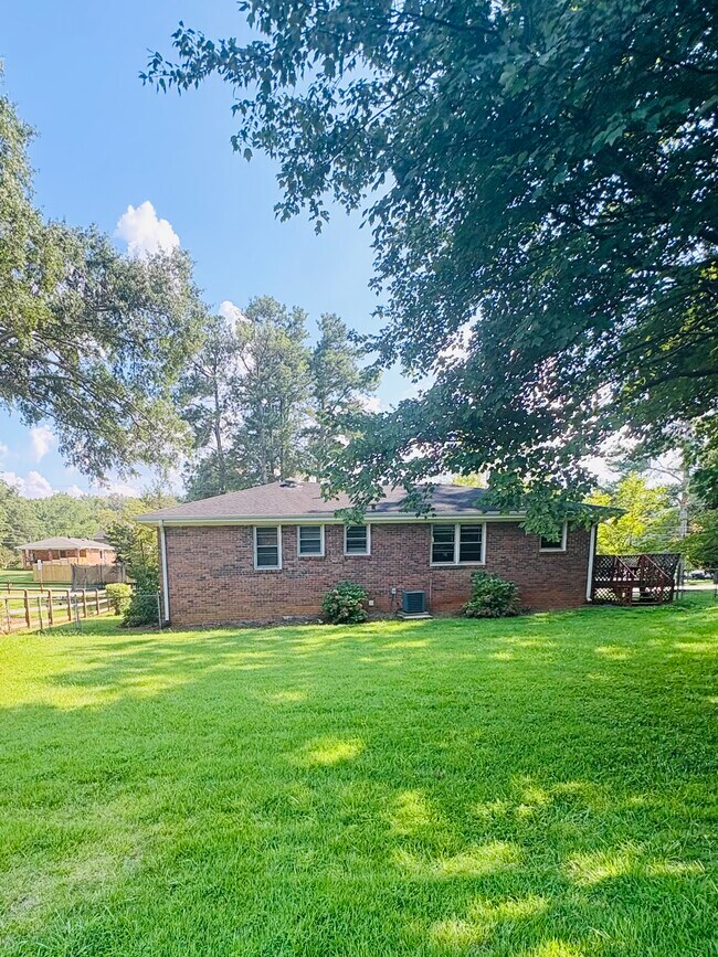 Building Photo - 709 Bounty Dr