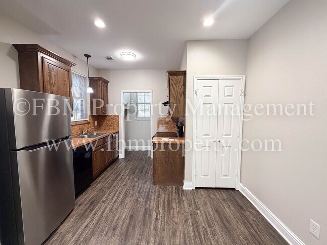 Building Photo - Hidden Creek Apartments, Unit C - 2 Bedroom, 1 Bathroom Beautiful Apartment Home in Ennis, TX! $5...