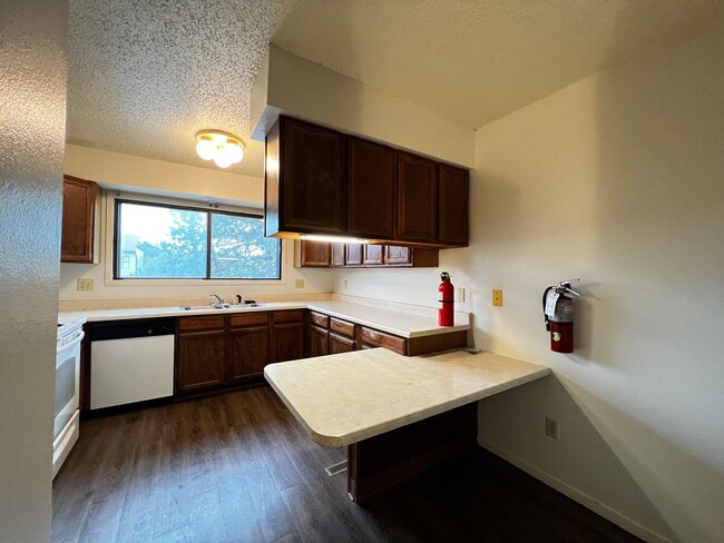 Building Photo - $1,395 | 2 Bedroom + Bonus Room, 1.5 Bathr...