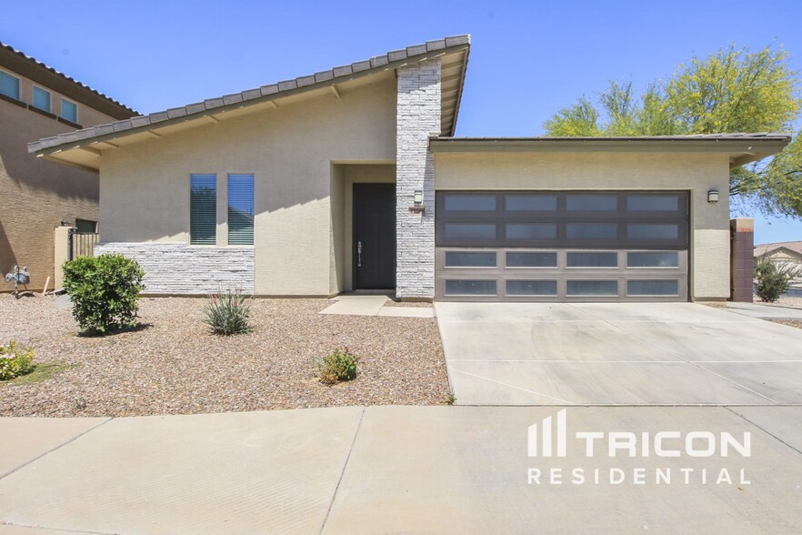 Primary Photo - 42288 W Posada Dr