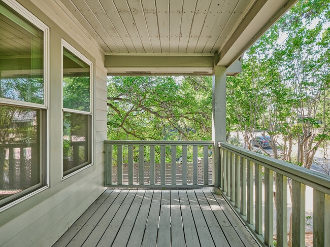 Building Photo - 1705 W 11th St