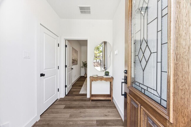 Building Photo - 2125 Hoskins Dr