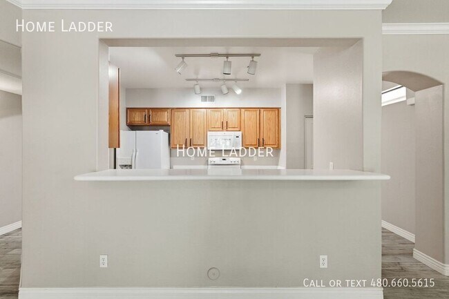 Building Photo - 955 E Knox Rd
