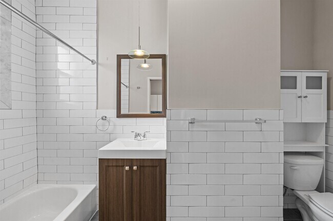 Building Photo - 340 7th St