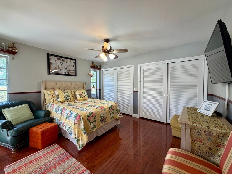 Building Photo - 5105 White Oak Ln
