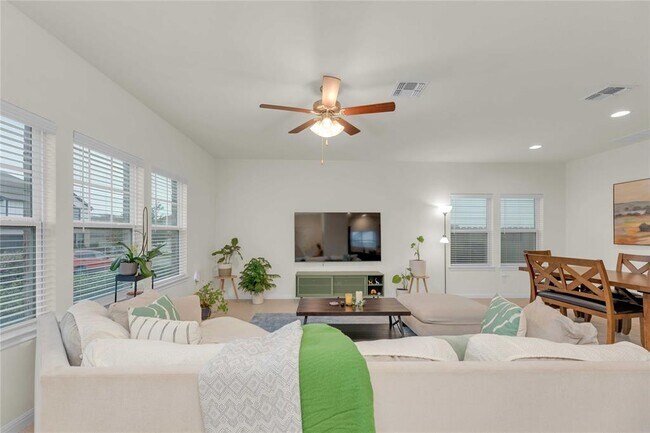 Building Photo - 16900 Adoro Dr