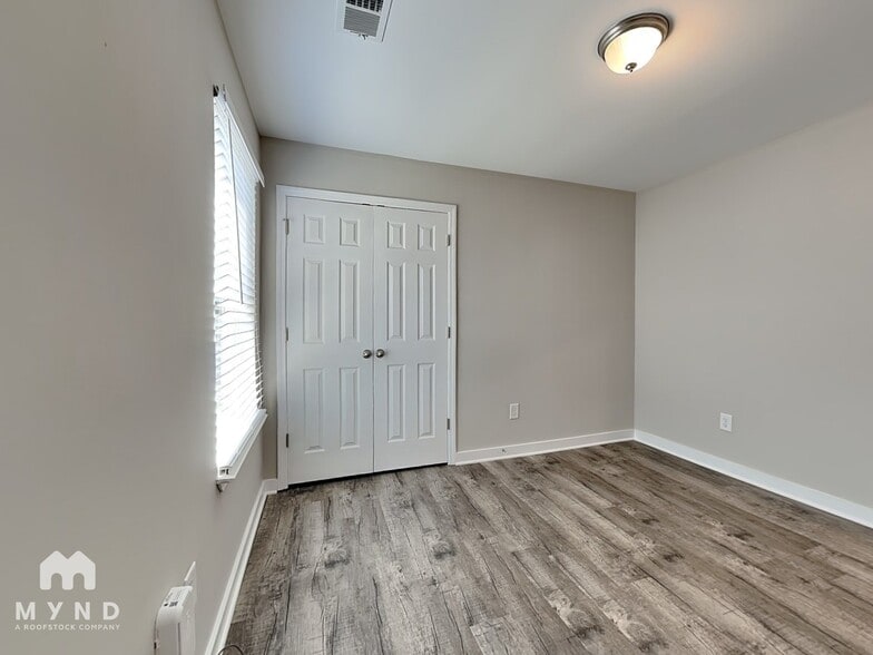 Building Photo - 10 Willowridge Ln