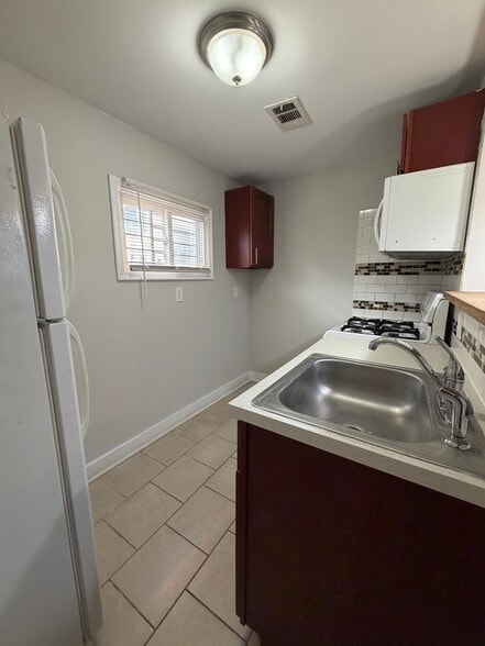 Building Photo - 2015 Fernon St