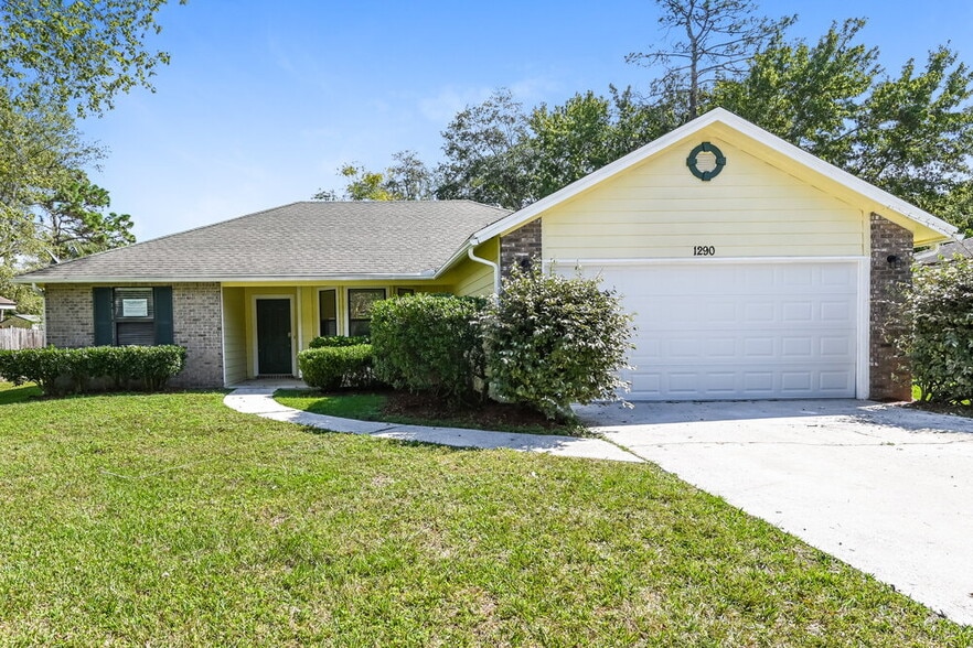 Primary Photo - 1290 Bee St N