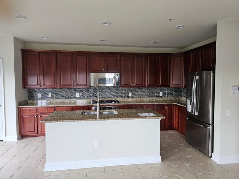 Building Photo - 2325 Brookmoor Ln