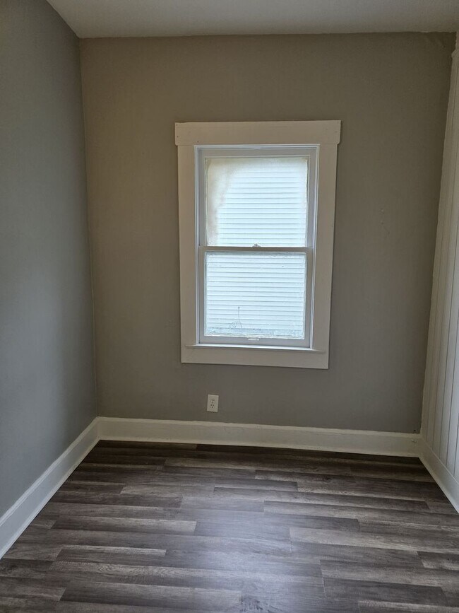 Building Photo - 2109 W 98th St