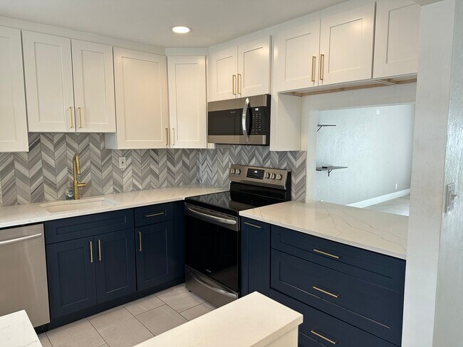 Building Photo - 3916 SW 67th Way