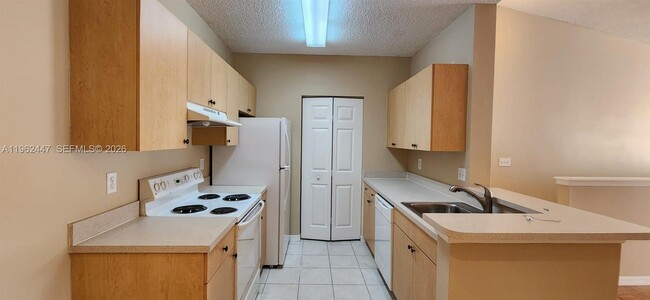 Building Photo - 10300 Fox Trail Rd S