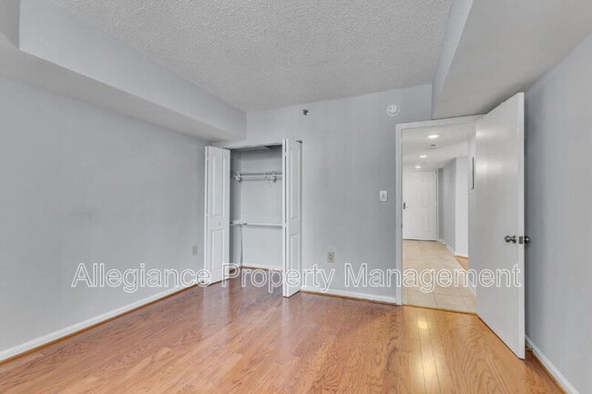 Building Photo - 1001 N Randolph St