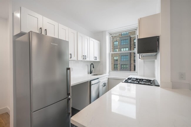 Building Photo - 1327 Willow Ave