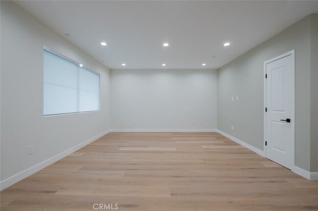 Building Photo - 10218 Fernglen Ave