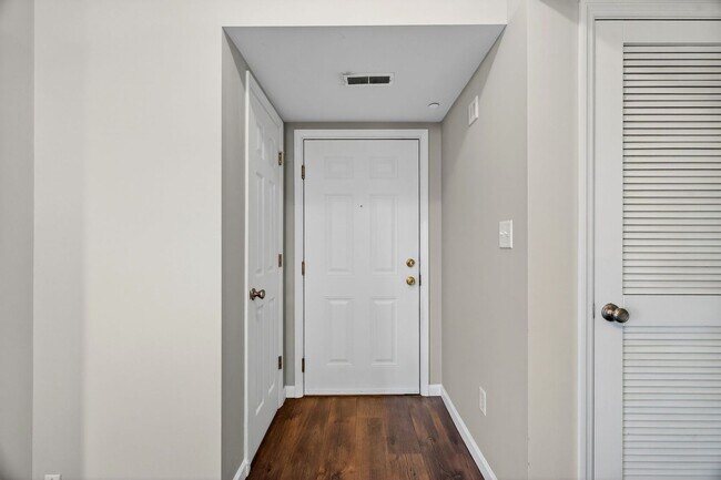 Building Photo - Available for Rent Now! Beautiful 2-Bedroom, 2-Bath Condo in a Prime Location!