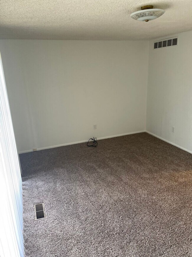 Building Photo - Amity