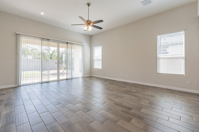 Building Photo - Beautiful and Spacious Single-Level Family...
