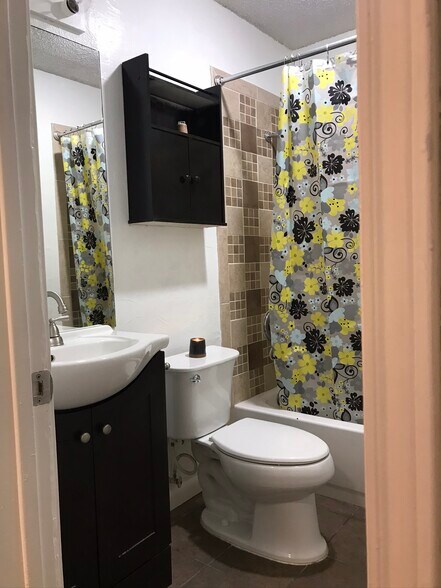 Building Photo - 8757 Birmingham Dr