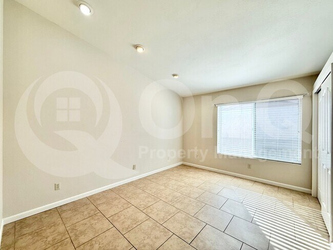 Building Photo - 2718 E Bighorn Ave