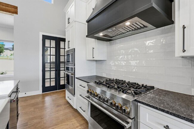 Building Photo - 1326 Via Principale