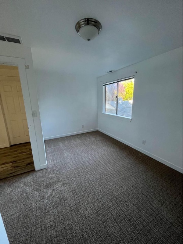 Building Photo - 2112 164th Ave NE