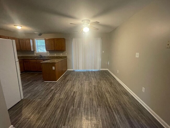 Building Photo - Charming ranch-style 2 Bedroom 1 Bath home in Pineville offering comfortable single-level living.