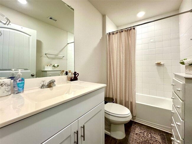 Building Photo - 331 N Richland Dr